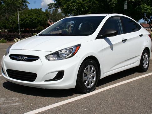 Used 2013 Hyundai Accent GLS image 6