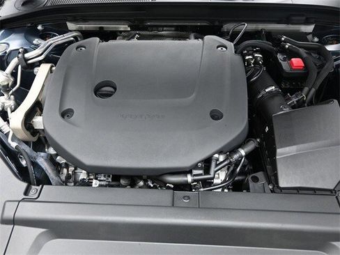 Certified 2025 Volvo V90 B6 Cross Country Plus image 32