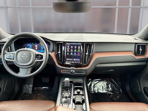 Used 2023 Volvo XC60 B5 Plus FWD image 26