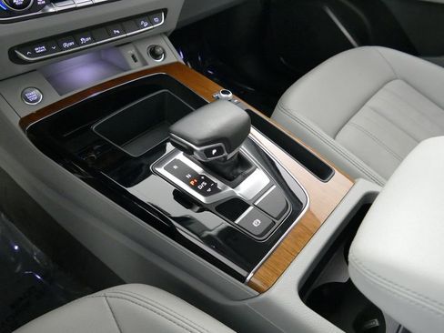 Certified 2022 Audi Q5 2.0T Premium w/ Convenience Package AWD/4WD image 23