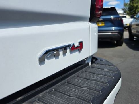 Used 2023 GMC Sierra 1500 AT4 image 7