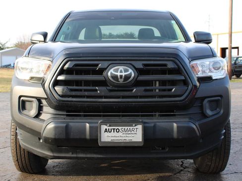 Used 2019 Toyota Tacoma SR image 2