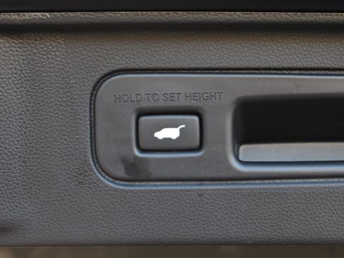 Certified 2025 Honda Pilot Touring image 9