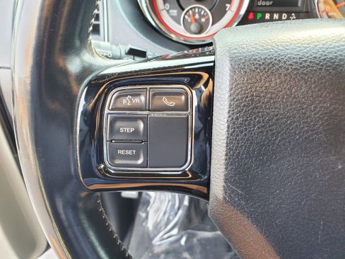 Used 2019 Dodge Grand Caravan SXT FWD image 15