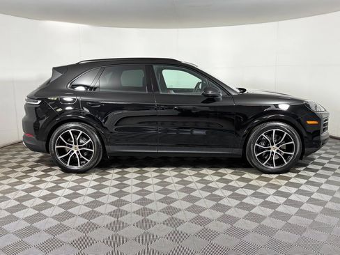 Used 2024 Porsche Cayenne image 8