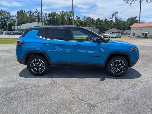 Certified 2025 Jeep Compass Trailhawk AWD/4WD image 3