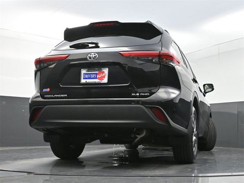 Used 2023 Toyota Highlander XLE image 31