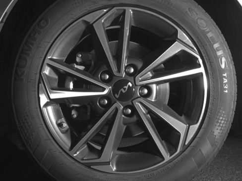 Used 2024 Kia Forte LXS FWD image 15