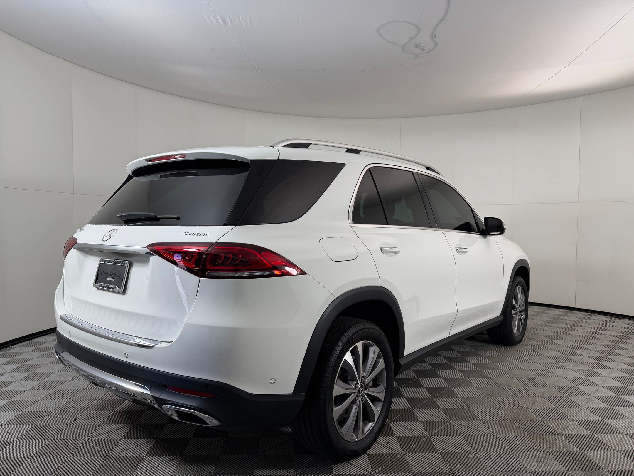 Used 2022 Mercedes-Benz GLE 350 4MATIC w/ Premium Package image 9