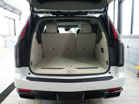 Used 2024 Cadillac Escalade ESV Sport Platinum w/ LPO, ONYX Package AWD/4WD image 47