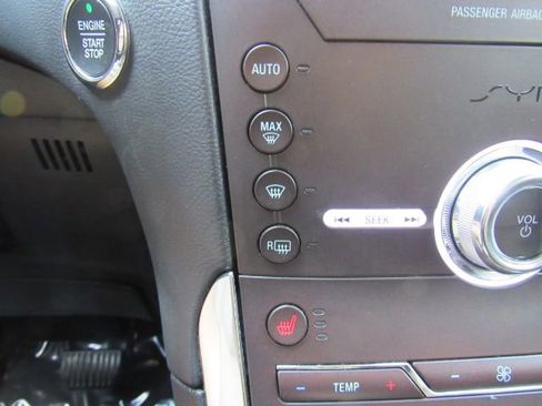 Used 2020 Ford Edge Titanium image 47