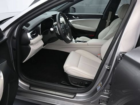 Used 2025 Genesis G70 2.5T RWD image 17
