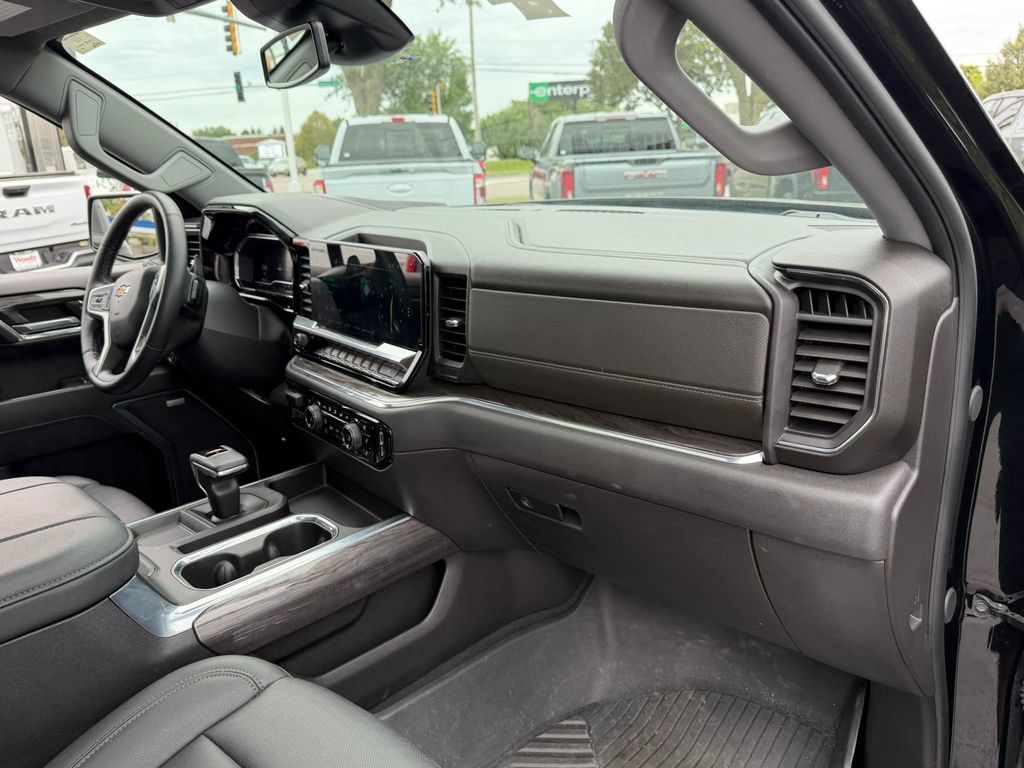Certified 2024 Chevrolet Silverado 1500 LTZ AWD/4WD image 17