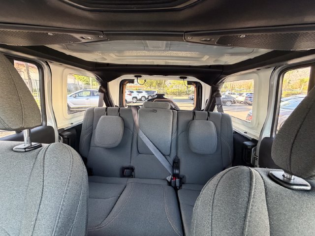 Used 2024 Jeep Wrangler Unlimited Sahara AWD/4WD image 36