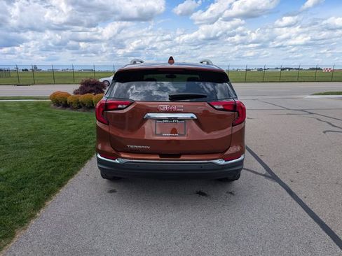 Used 2019 GMC Terrain SLT w/ Preferred Package FWD image 7