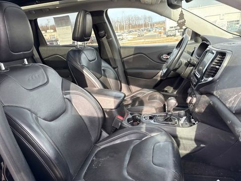 Used 2019 Jeep Cherokee Limited image 12