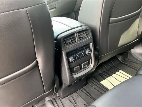 Used 2019 Buick Envision Premium AWD/4WD image 33
