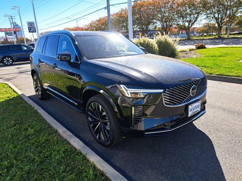 New 2026 Volvo XC90 B6 Plus w/ Protection Package Premier image 2
