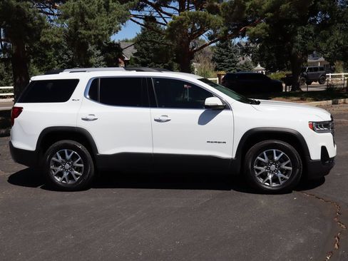 Used 2023 GMC Acadia SLT AWD/4WD image 3