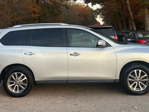 Used 2013 Nissan Pathfinder SV image 42