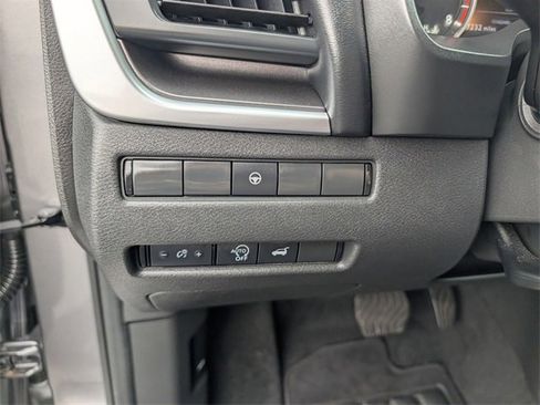 Used 2024 Nissan Rogue SV image 18