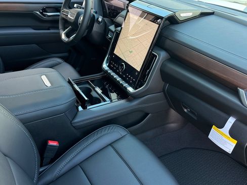 New 2026 GMC Yukon Denali w/ Denali Reserve Package AWD/4WD image 16