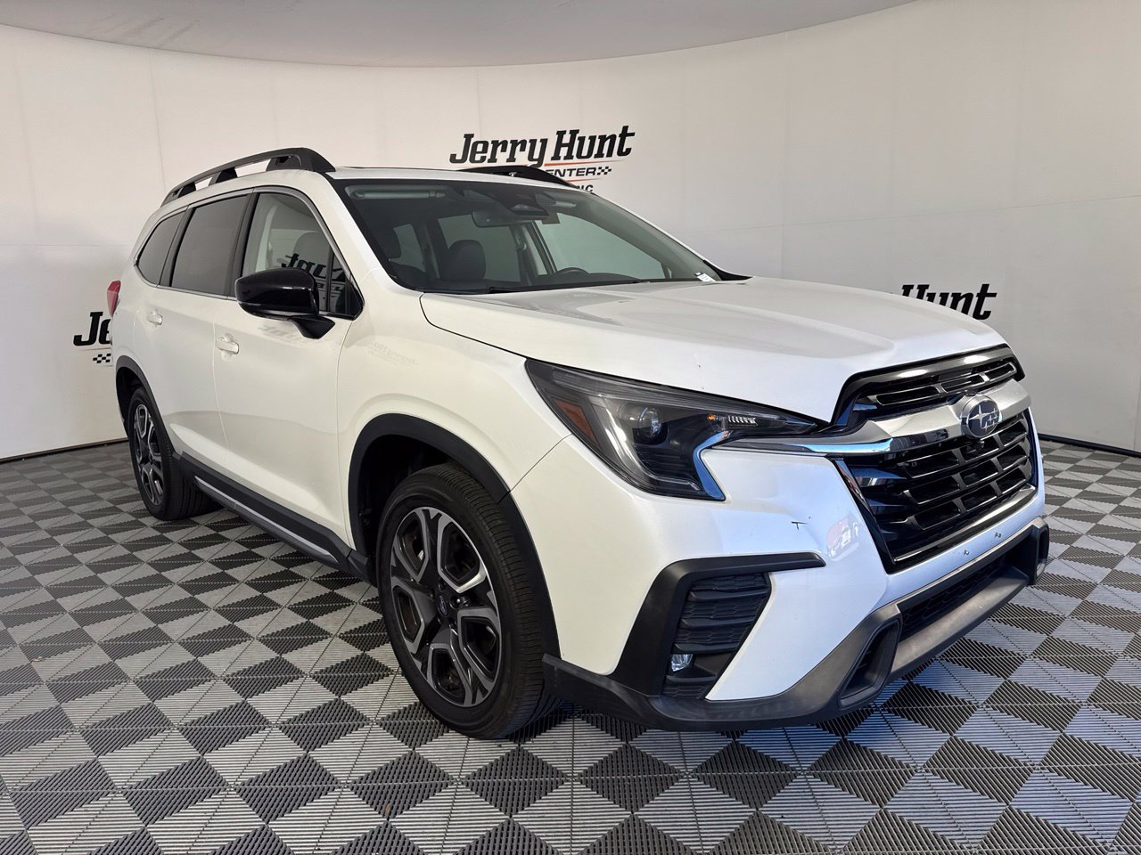 Used 2024 Subaru Ascent Limited w/ Technology Package AWD/4WD image 5