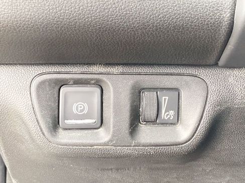 Used 2023 GMC Acadia SLT image 18