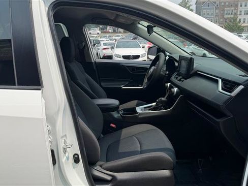 Used 2019 Toyota RAV4 LE FWD image 14