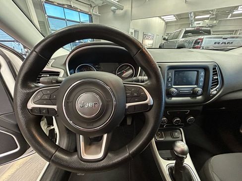 Used 2017 Jeep Compass Sport FWD image 8