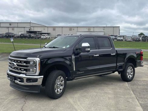 Used 2023 Ford F250 Lariat w/ Lariat Ultimate Package AWD/4WD image 7