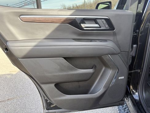 Used 2025 Chevrolet Tahoe Z71 w/ Z71 Off-Road Package image 19