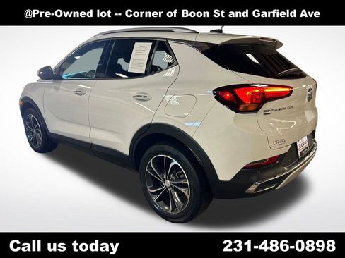 Used 2020 Buick Encore GX Essence w/ Advanced Technology Package AWD/4WD image 3