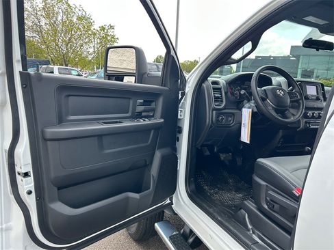 New 2024 RAM 4500 Tradesman w/ Chrome Appearance Group image 14
