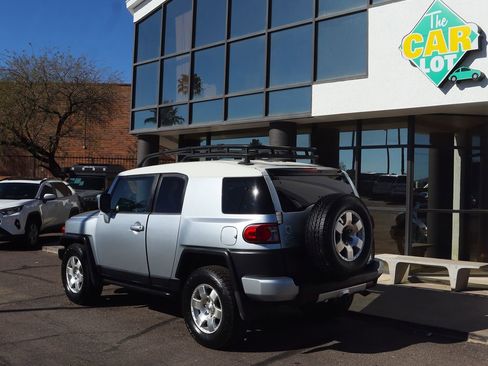 Used 2007 Toyota FJ Cruiser 4WD image 9