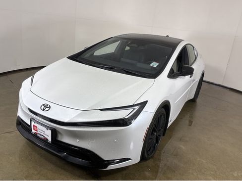 Used 2025 Toyota Prius AWD image 15
