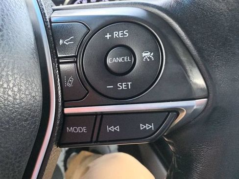 Used 2018 Toyota Camry XLE FWD image 32