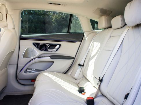 Used 2022 Mercedes-Benz EQS 450+ Sedan image 12