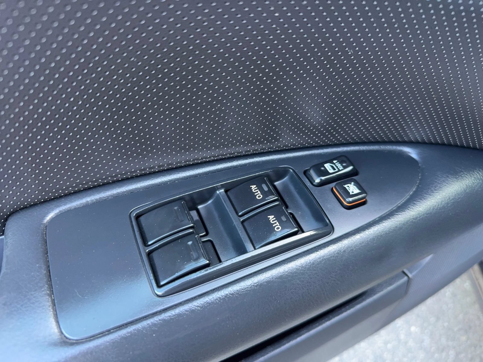 Used 2005 Toyota Avalon Touring FWD image 13