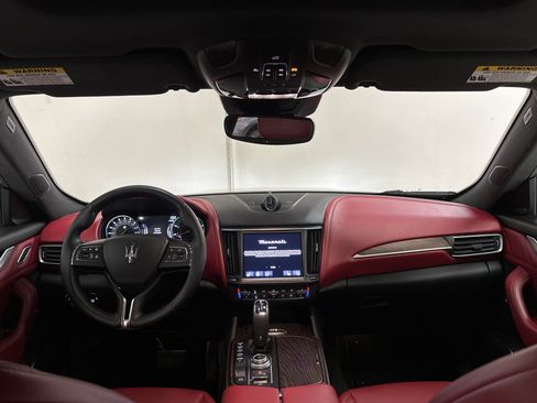 Used 2022 Maserati Levante GT AWD/4WD image 8
