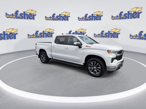 Certified 2022 Chevrolet Silverado 1500 LT w/ Z71 Off-Road Package AWD/4WD image 3