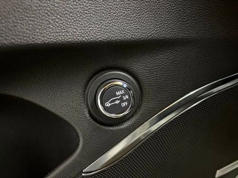 Used 2024 Buick Enclave Premium image 34