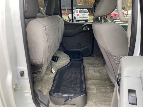 Used 2017 Nissan Frontier SV image 36