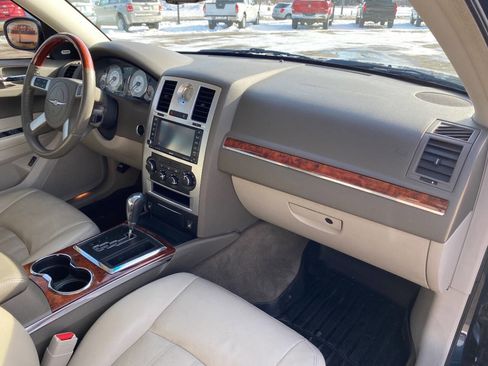 Used 2008 Chrysler 300 C w/ Protection Group II image 18