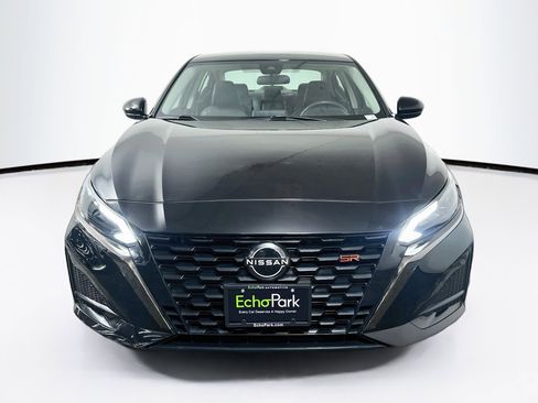 Used 2023 Nissan Altima 2.5 SR FWD image 2