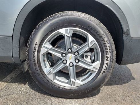 Used 2025 Chevrolet Blazer LT image 3