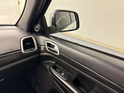 Used 2020 Jeep Grand Cherokee Altitude image 27