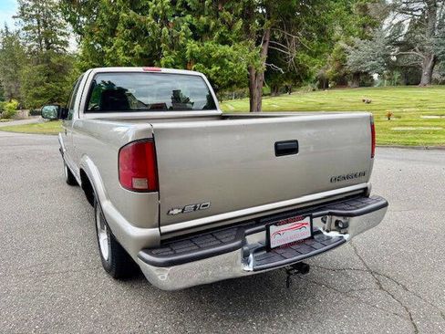 Used 2001 Chevrolet S10 Pickup LS w/ Preferred Equipment Group image 8