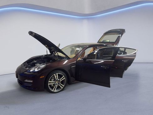 Used 2010 Porsche Panamera S RWD image 9