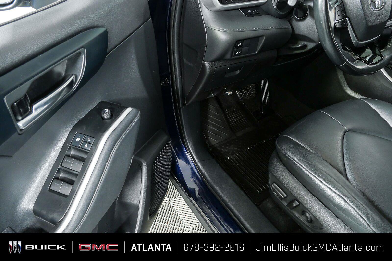 Used 2021 Toyota Highlander XLE FWD image 7